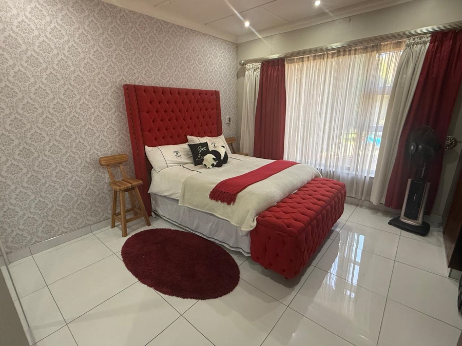3 Bedroom Property for Sale in Linmeyer Gauteng