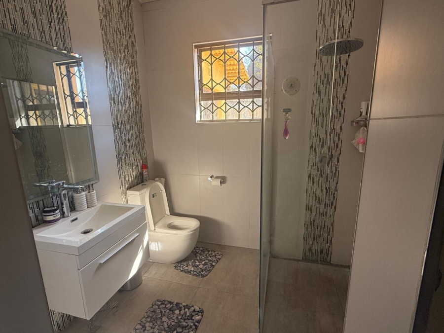 3 Bedroom Property for Sale in Linmeyer Gauteng