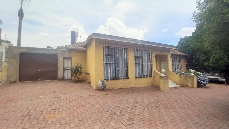 3 Bedroom Property for Sale in Linmeyer Gauteng