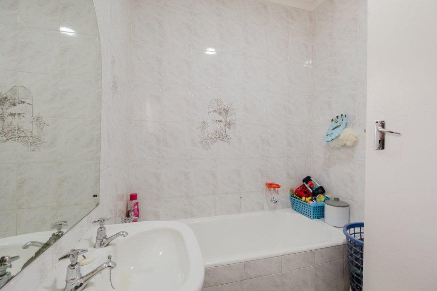 3 Bedroom Property for Sale in Roseacre Gauteng