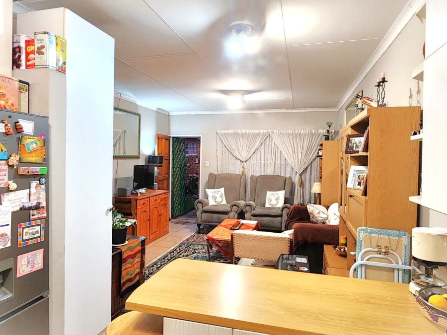 To Let 2 Bedroom Property for Rent in Die Hoewes Gauteng