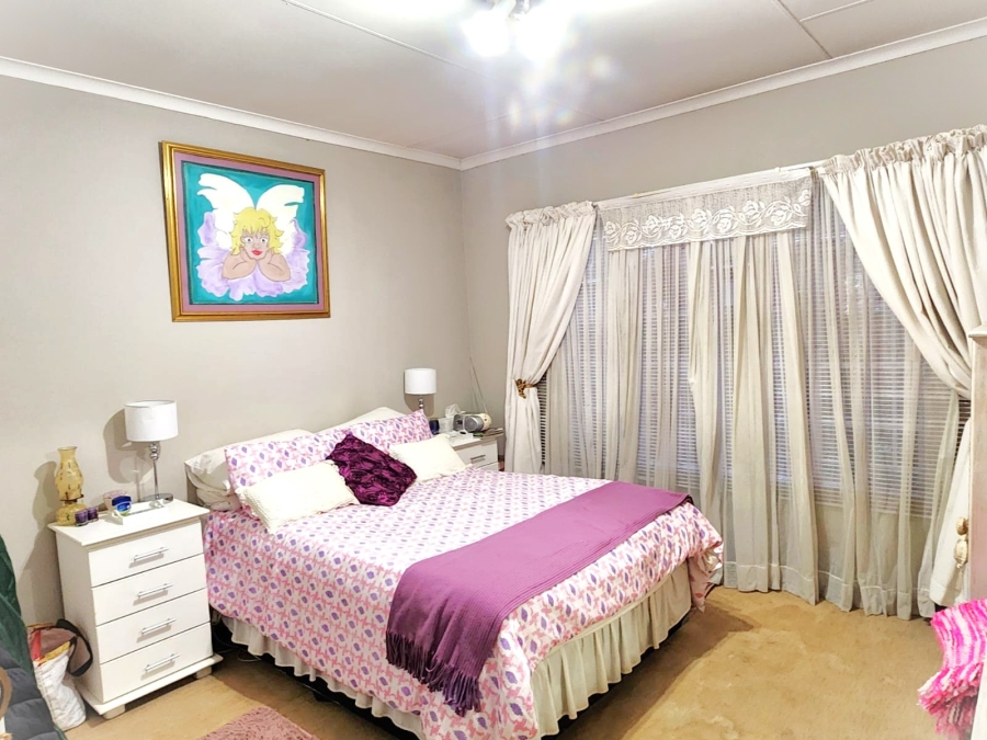 To Let 2 Bedroom Property for Rent in Die Hoewes Gauteng