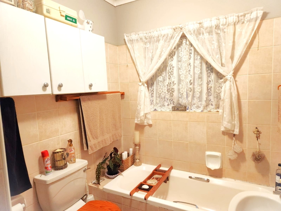 To Let 2 Bedroom Property for Rent in Die Hoewes Gauteng