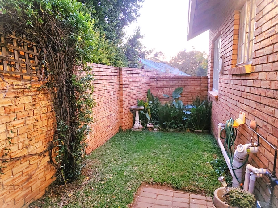 To Let 2 Bedroom Property for Rent in Die Hoewes Gauteng
