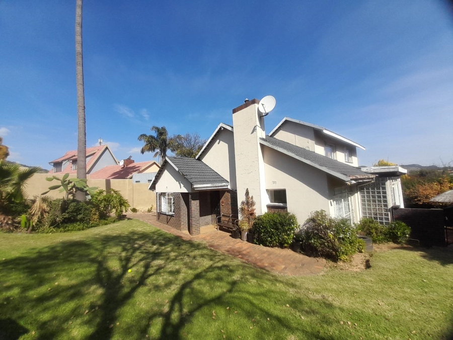 4 Bedroom Property for Sale in Mondeor Gauteng