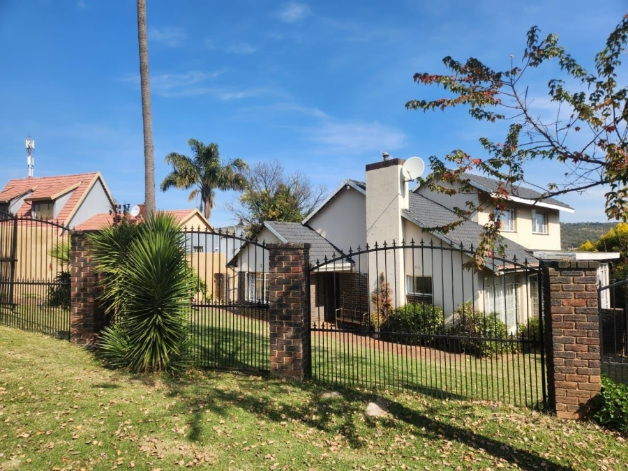 4 Bedroom Property for Sale in Mondeor Gauteng