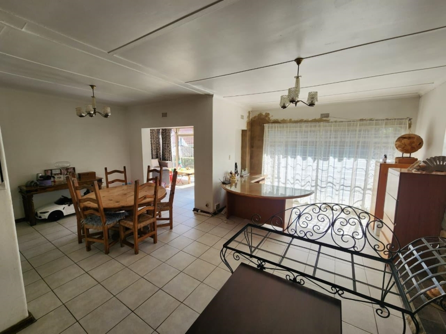 4 Bedroom Property for Sale in Mondeor Gauteng