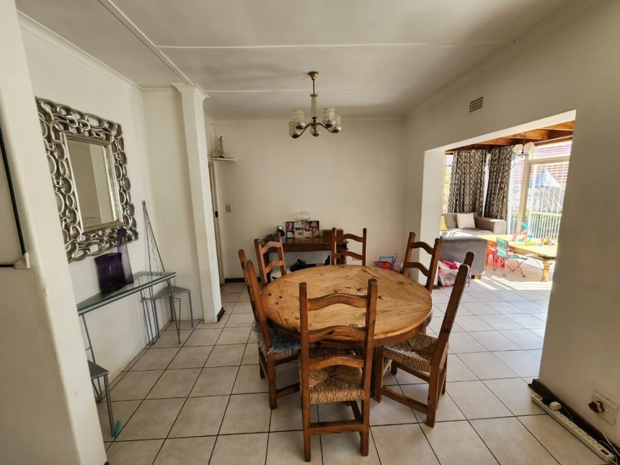 4 Bedroom Property for Sale in Mondeor Gauteng