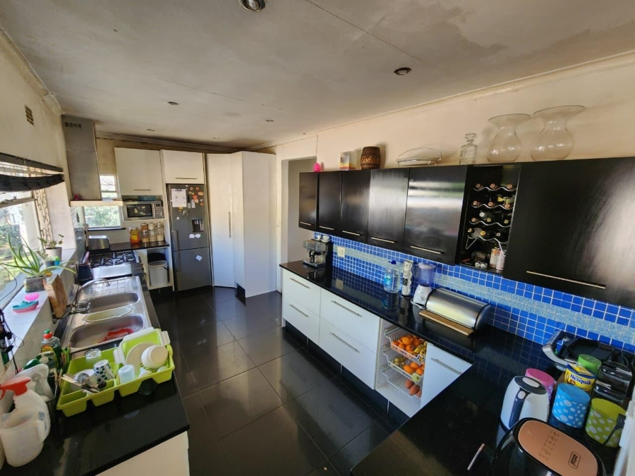 4 Bedroom Property for Sale in Mondeor Gauteng