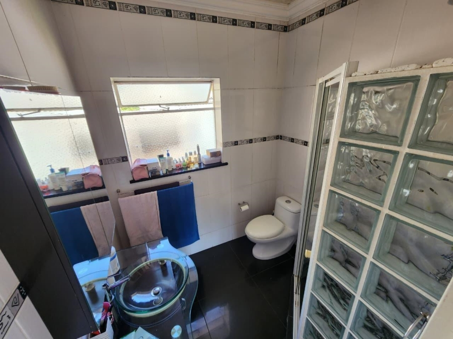 4 Bedroom Property for Sale in Mondeor Gauteng