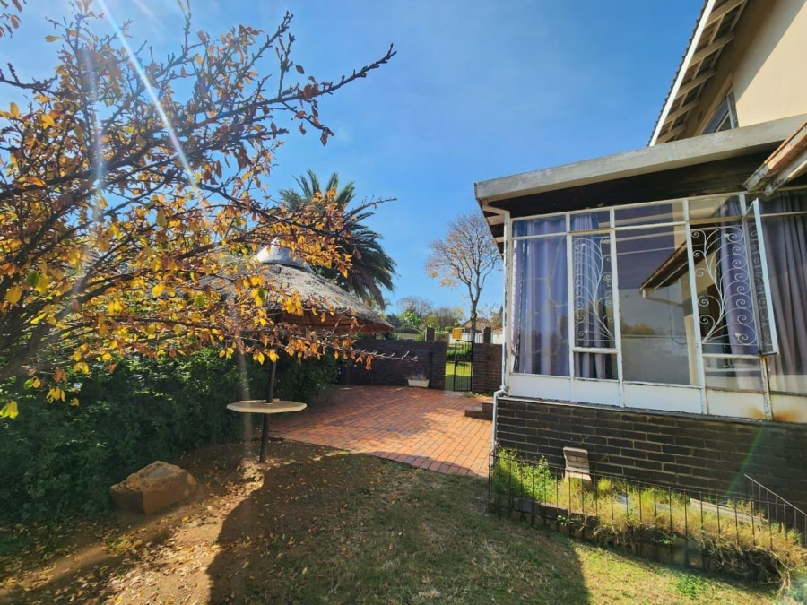 4 Bedroom Property for Sale in Mondeor Gauteng