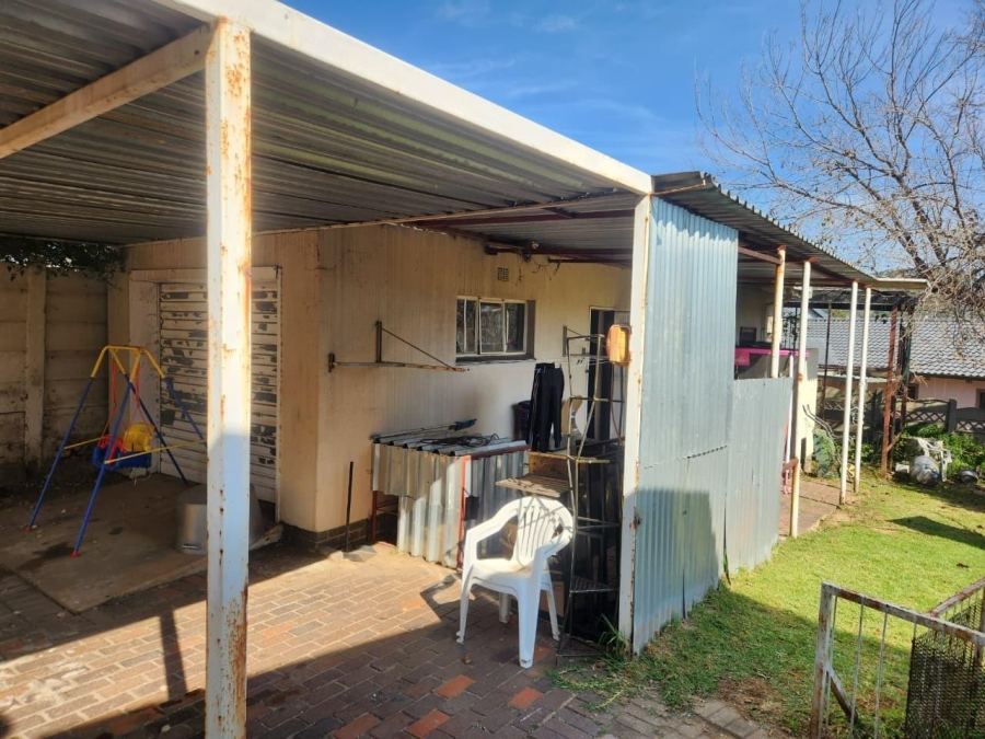 4 Bedroom Property for Sale in Mondeor Gauteng