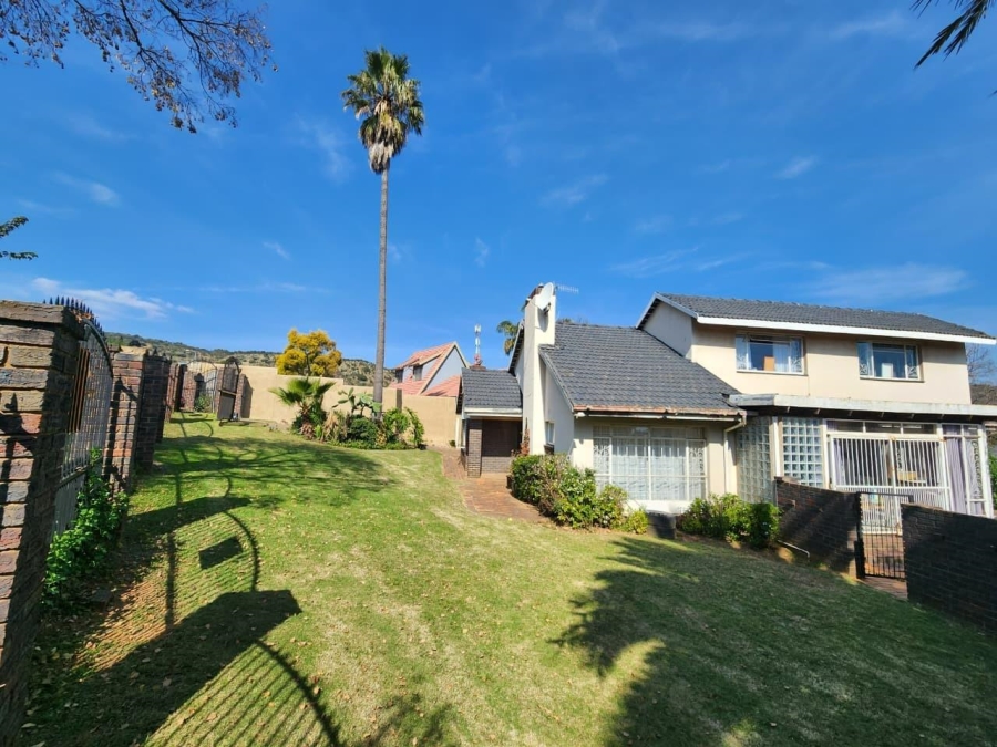 4 Bedroom Property for Sale in Mondeor Gauteng