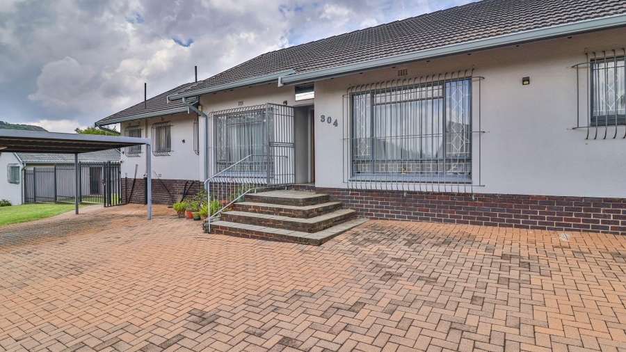 4 Bedroom Property for Sale in Mondeor Gauteng