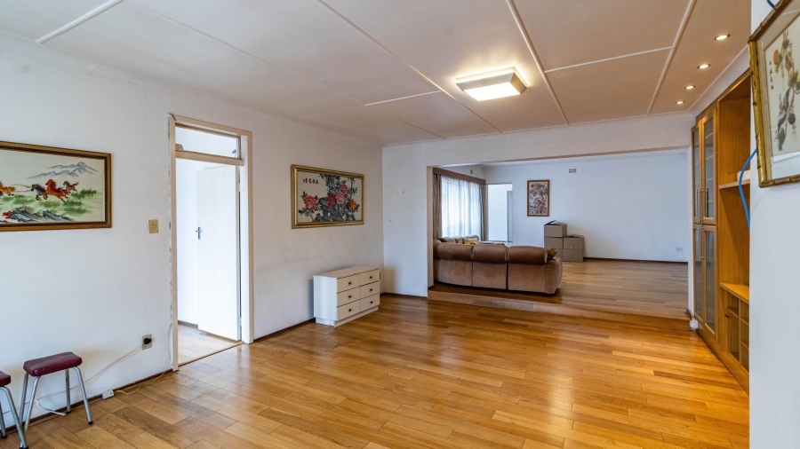 4 Bedroom Property for Sale in Mondeor Gauteng