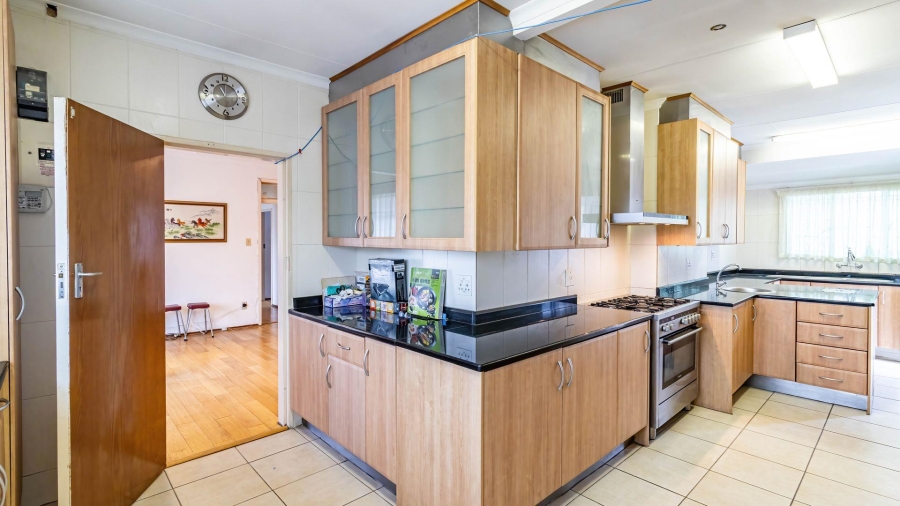 4 Bedroom Property for Sale in Mondeor Gauteng