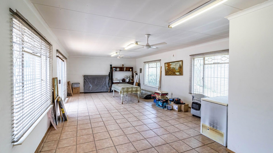 4 Bedroom Property for Sale in Mondeor Gauteng