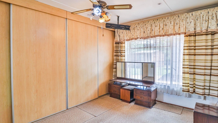 4 Bedroom Property for Sale in Mondeor Gauteng