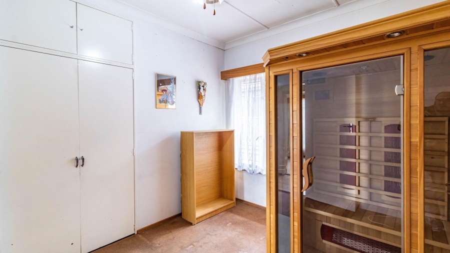 4 Bedroom Property for Sale in Mondeor Gauteng