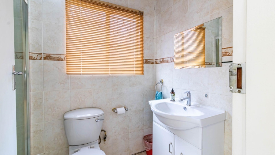 4 Bedroom Property for Sale in Mondeor Gauteng