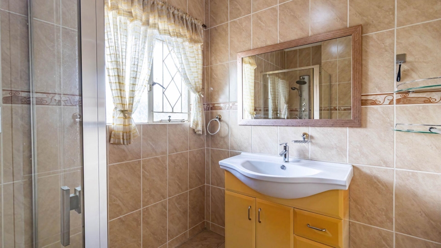 4 Bedroom Property for Sale in Mondeor Gauteng