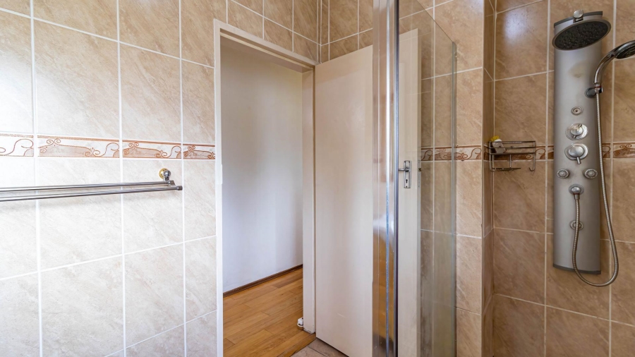 4 Bedroom Property for Sale in Mondeor Gauteng