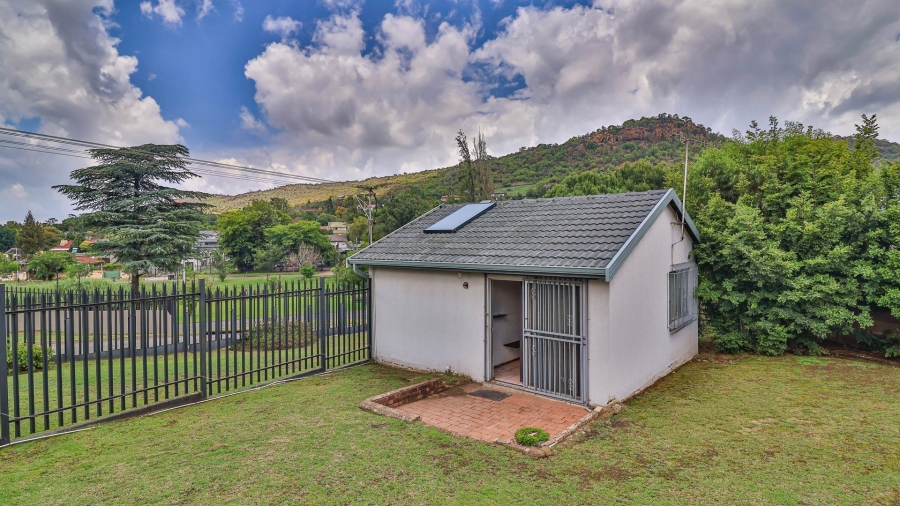 4 Bedroom Property for Sale in Mondeor Gauteng