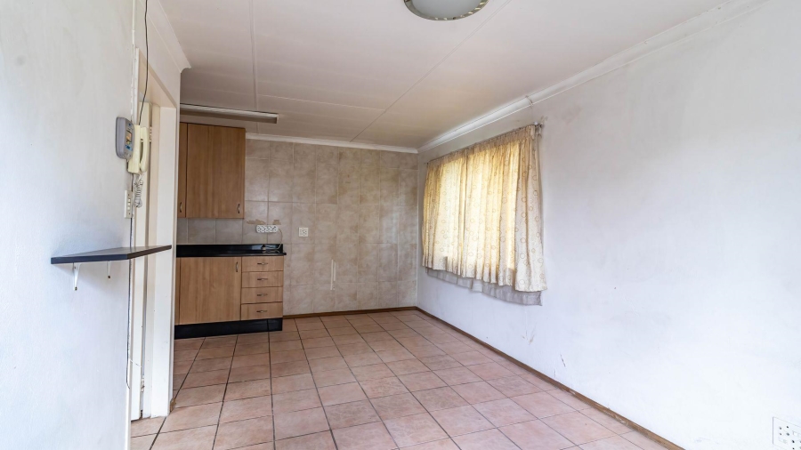4 Bedroom Property for Sale in Mondeor Gauteng