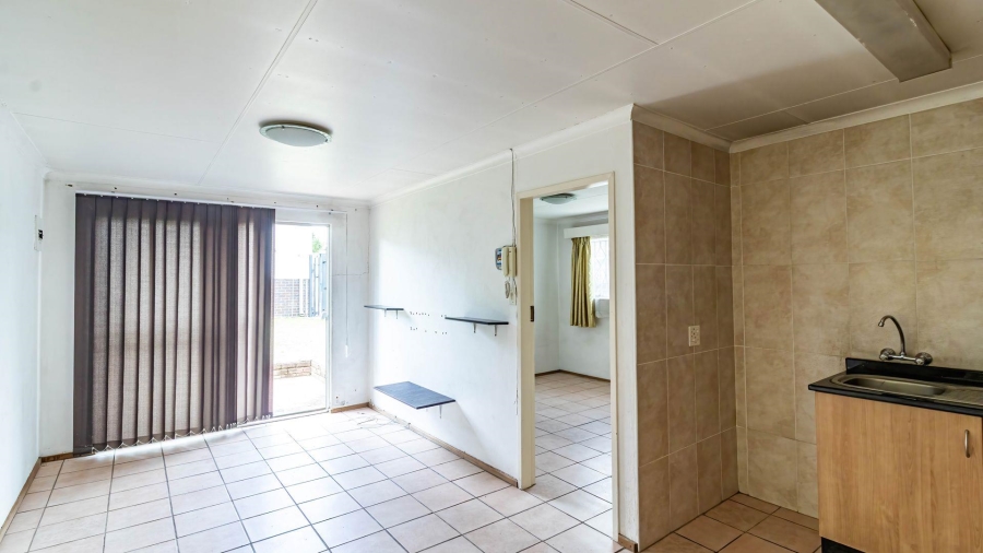 4 Bedroom Property for Sale in Mondeor Gauteng