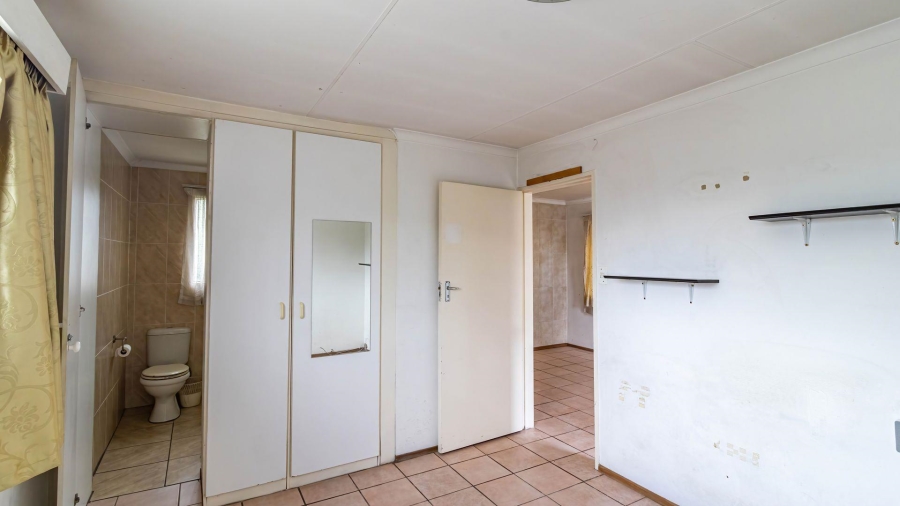4 Bedroom Property for Sale in Mondeor Gauteng