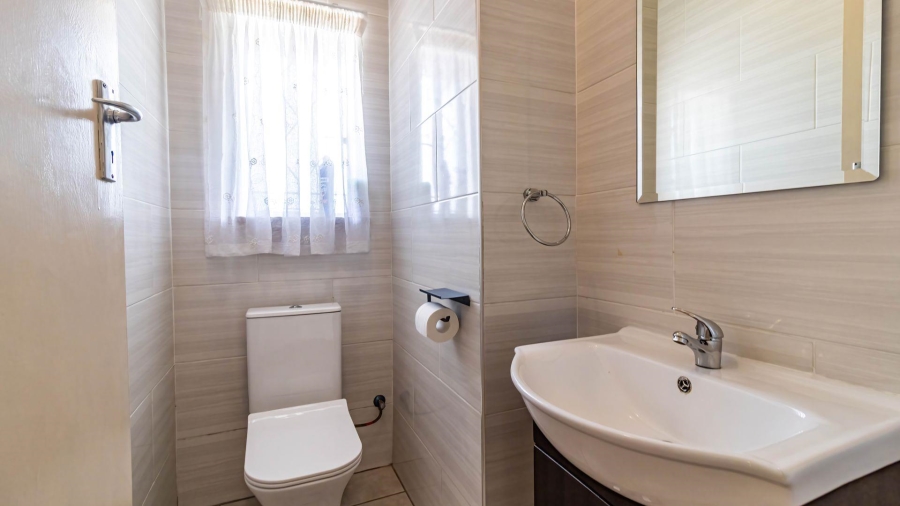 4 Bedroom Property for Sale in Mondeor Gauteng