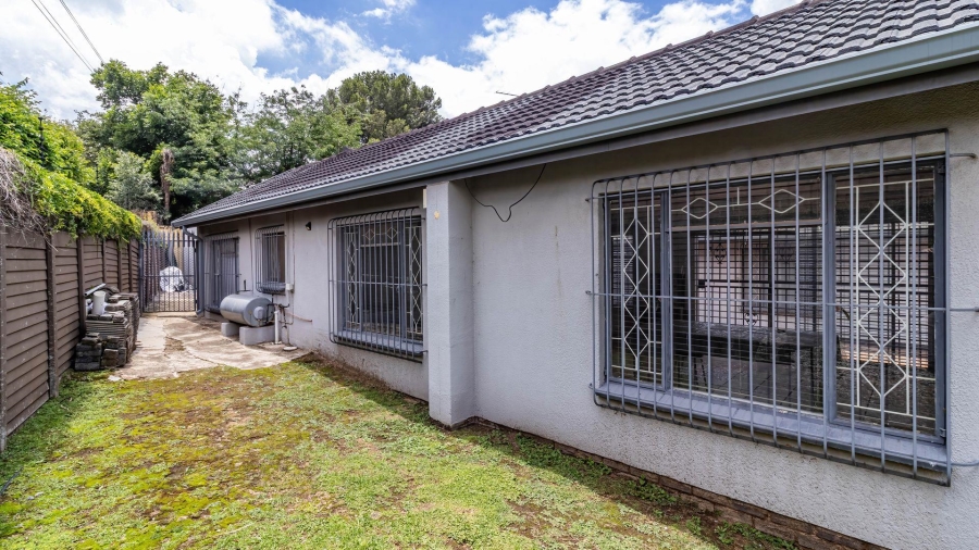 4 Bedroom Property for Sale in Mondeor Gauteng