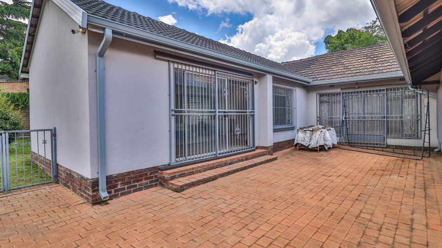 4 Bedroom Property for Sale in Mondeor Gauteng