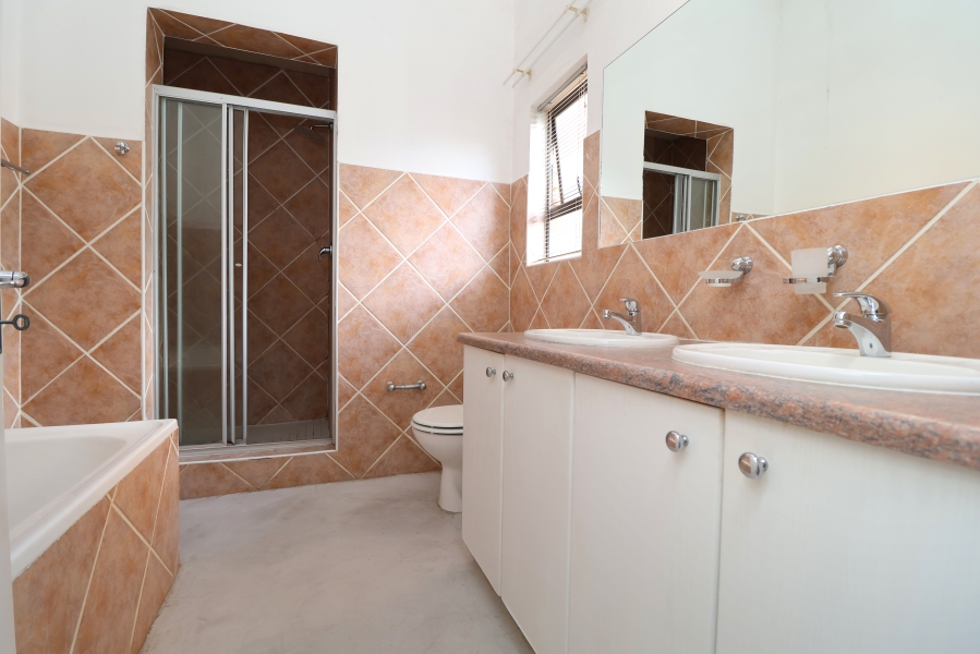 To Let 3 Bedroom Property for Rent in North Riding Gauteng