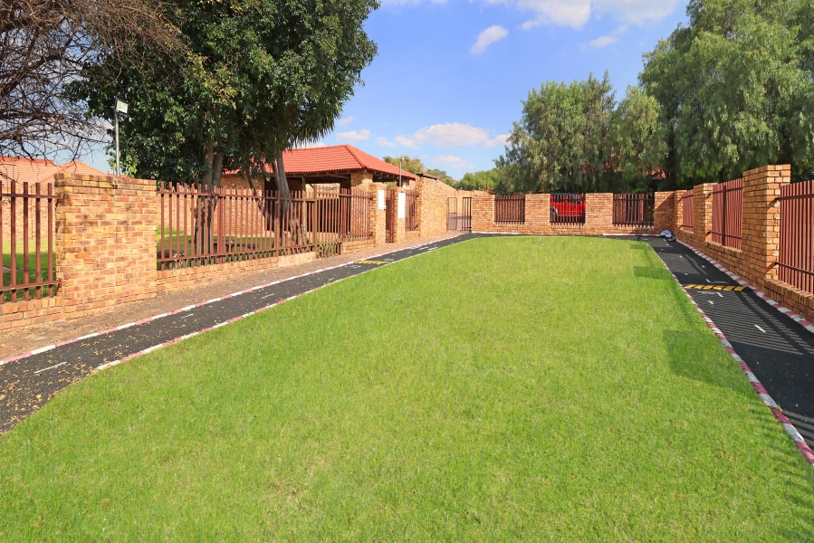 To Let 3 Bedroom Property for Rent in North Riding Gauteng