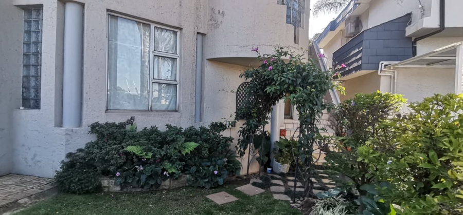 4 Bedroom Property for Sale in Bassonia Gauteng