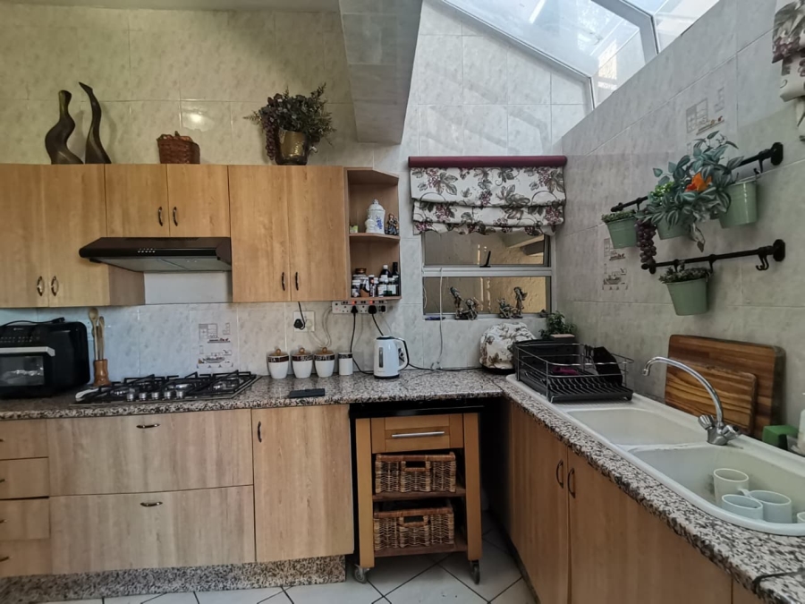 4 Bedroom Property for Sale in Bassonia Gauteng
