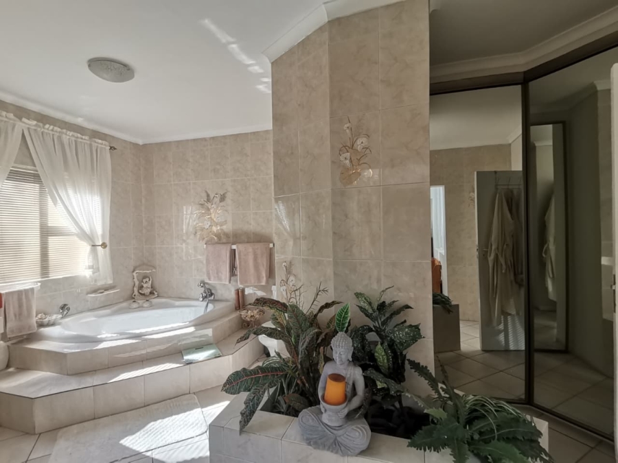 4 Bedroom Property for Sale in Bassonia Gauteng