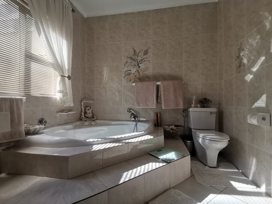4 Bedroom Property for Sale in Bassonia Gauteng