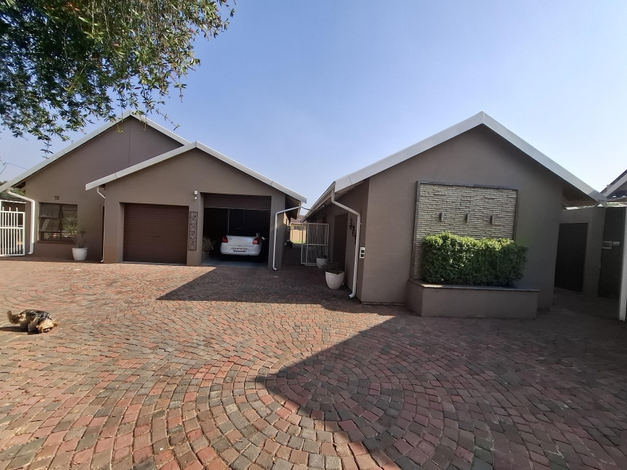3 Bedroom Property for Sale in Dal Fouche Gauteng