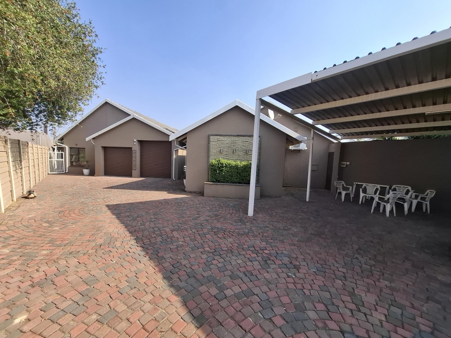 3 Bedroom Property for Sale in Dal Fouche Gauteng
