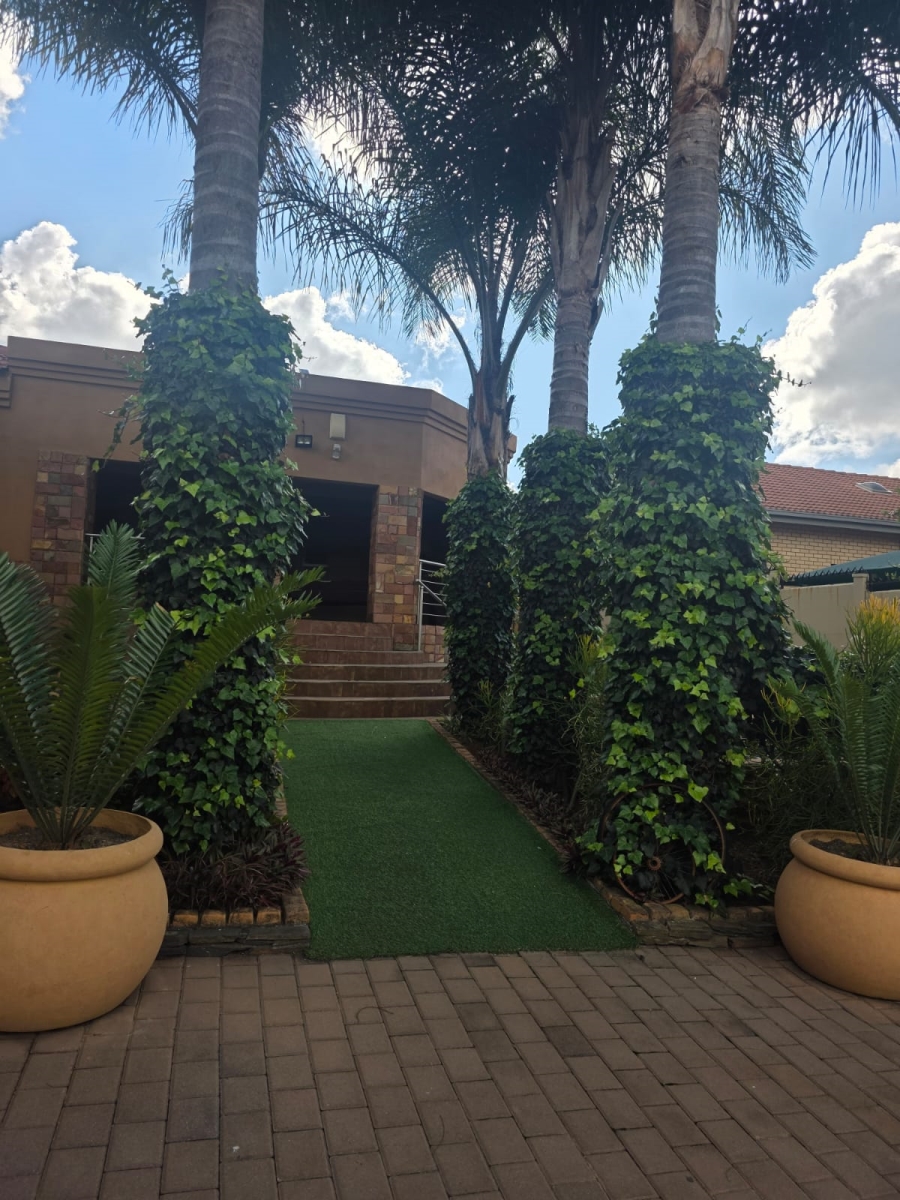 5 Bedroom Property for Sale in Christoburg Gauteng