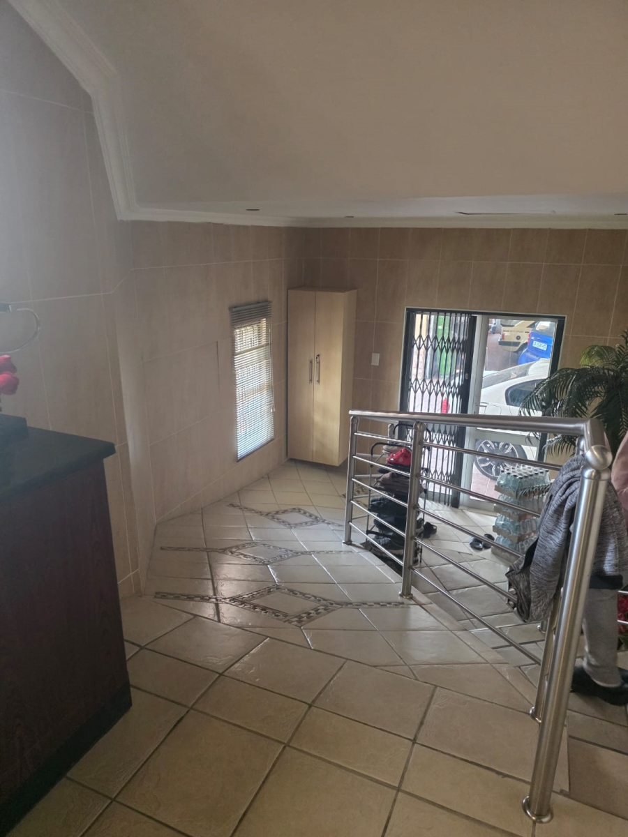5 Bedroom Property for Sale in Christoburg Gauteng