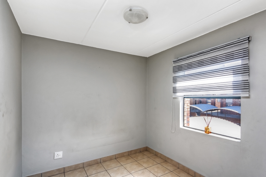 2 Bedroom Property for Sale in Olifantsvlei Gauteng