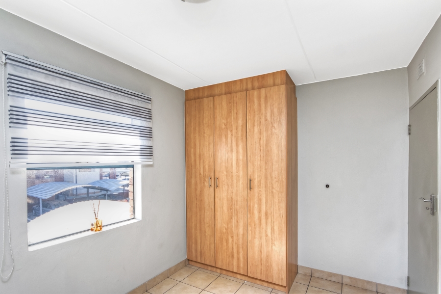 2 Bedroom Property for Sale in Olifantsvlei Gauteng