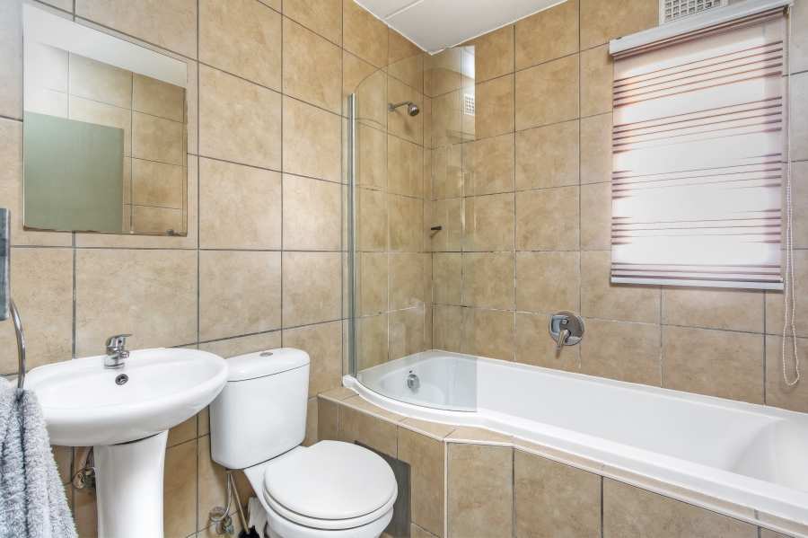 2 Bedroom Property for Sale in Olifantsvlei Gauteng