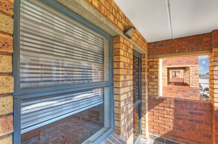2 Bedroom Property for Sale in Olifantsvlei Gauteng