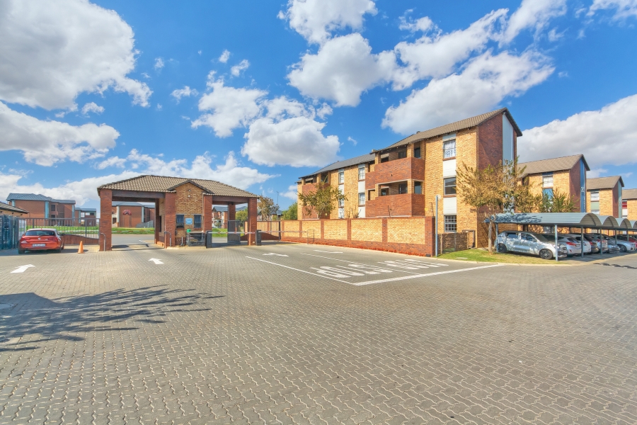 2 Bedroom Property for Sale in Olifantsvlei Gauteng