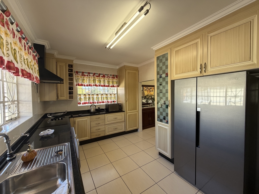 4 Bedroom Property for Sale in Linmeyer Gauteng