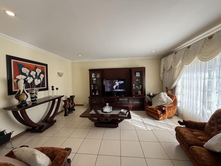 4 Bedroom Property for Sale in Linmeyer Gauteng